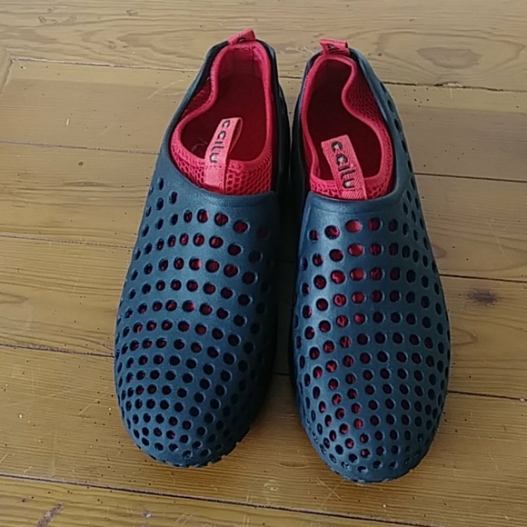 lightweight beach shoes